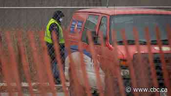 Canada Post employee with COVID-19 dies amid outbreak at plant west of Toronto