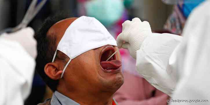 A 'COVID tongue' that's swollen, bumpy, or patchy may be a sign of virus infection