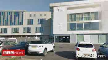 Covid-19: Leicester arts centre opens as vaccination hub - BBC News
