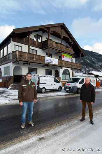 Bewegung in Puchberg am Schneeberg: Holzbau Strebinger baut Allianz-Haus um - meinbezirk.at