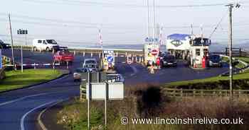 NHS worker calls for Dunham Bridge toll booths to close during lockdown - Lincolnshire Live