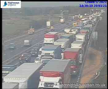 Lane closures cause long delays on M6 and M62