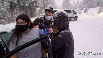 Oregon health workers stuck in snow give other drivers COVID-19 vaccine