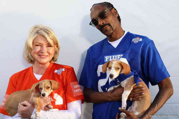 Snoop Dogg to Co-Host Puppy Bowl With Martha Stewart