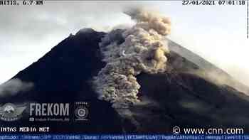 Indonesian volcano spews ash and smoke