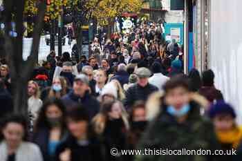 Covid: SAGE want people to wear masks outdoors in the UK