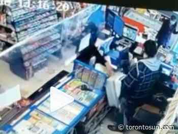 Anti-masker freaks out in Toronto variety store - Toronto Sun