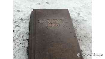 Headstone of former Canadian prime minister William Lyon Mackenzie King defaced in Toronto