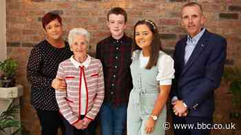 Covid-19: Priest tells of leading Mass at sister's funeral