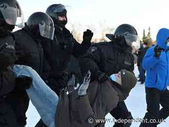 Navalny protests: ‘Hundreds detained’ in fresh demonstrations over Kremlin critic’s arrest