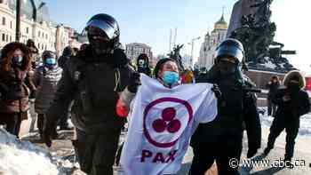 Thousands rally across Russia to demand Alexei Navalny's release