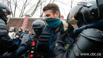 Thousands arrested across Russia during protests to demand Alexei Navalny's release