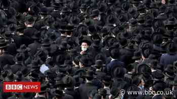 Covid: Thousands attend Israel funeral for orthodox rabbi