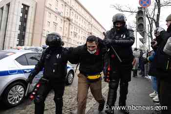 U.S. condemns 'harsh tactics' as thousands detained at Navalny protests in Russia