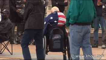 Veterans line up to get COVID vaccine at DeBakey VA Medical Center - KHOU.com