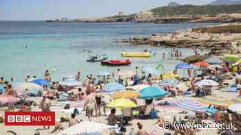 Ryanair forecasts 'strong return' of beach holidays this summer