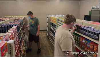Free student-run grocery store helps Texas families struggling in the pandemic