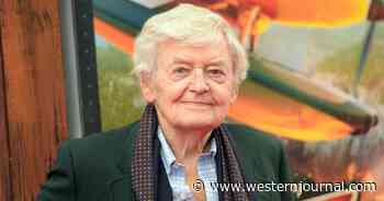 Emmy- and Tony-Winning Actor Hal Holbrook Dead at Age 95