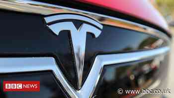 Tesla recalls US vehicles over failing touchscreens