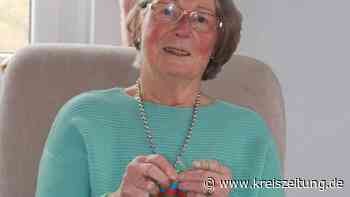 Klein Lessenerin Gudrun Hoffmann strickt für Geflüchtete - kreiszeitung.de