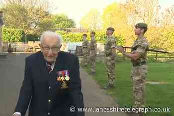 Clap for Tom Moore suggested after veteran dies from Covid
