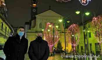 Samarate accende le luci di Natale. Il sindaco: «Sosteniamo i commercianti» - MALPENSA24 - malpensa24.it