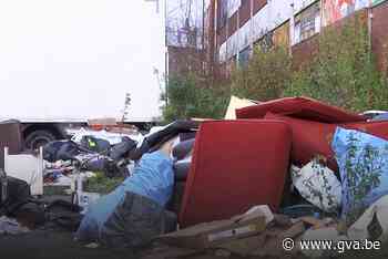 Illegale vuilnisbelt stapelt zich al wekenlang op in Hoboken - Gazet van Antwerpen
