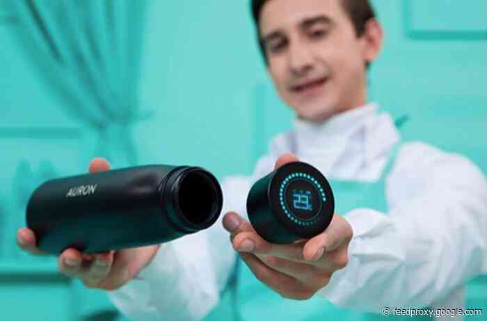 Auron self-cleaning water purifying smart bottle eliminate 99.9% of bacteria