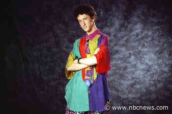 'Saved by the Bell' star Dustin Diamond dies at 44 after cancer diagnosis