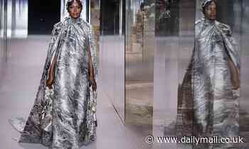Naomi Campbell donates food parcels to Covid-19 workers at London hospital - Daily Mail