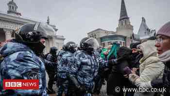 Russia expels European diplomats over Navalny protests