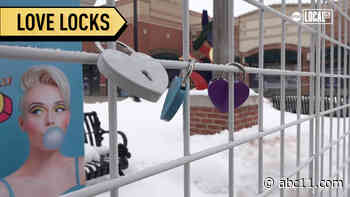 Streets of Woodfield holds Valentine's Day Instagram sweepstakes with Love Locks Wall