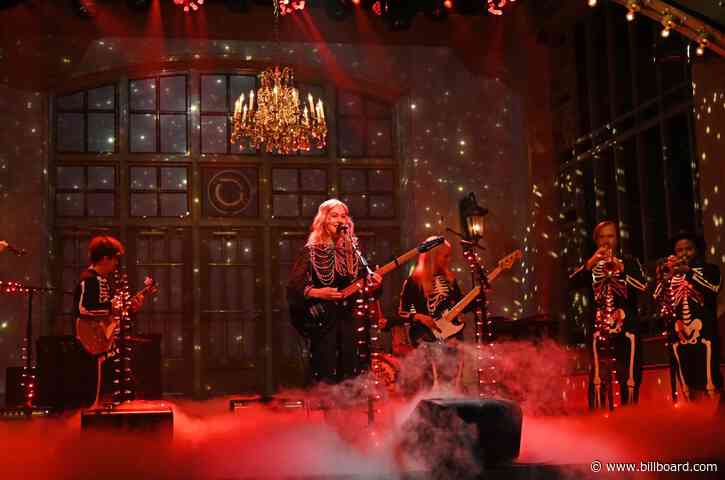 Phoebe Bridgers Destroys Her Guitar During Rockin’ ‘Saturday Night Live’ Debut: Watch