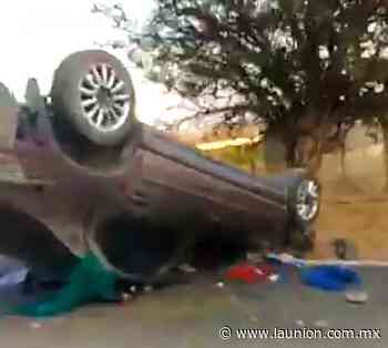 Pareja lesionada tras volcar automóvil en carretera Cuernavaca-Taxco - Unión de Morelos