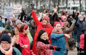 Digitaler Flashmob One Billion Rising: Neunkirchen nimmt an Tanz gegen Gewalt an Frauen teil - sol.de