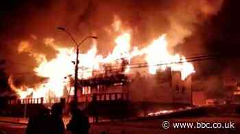 Chile: Violence flares after police officer shoots street performer dead