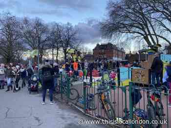 Clapham playground packed out despite UK lockdown