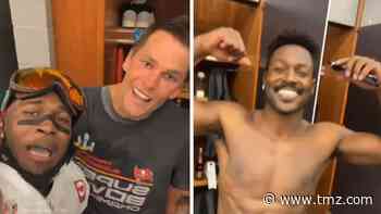 Tampa Bay Bucs Chug Booze, Take Selfies with Tom Brady in Wild Locker Room Party