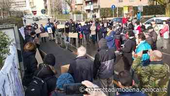 Modena. Monta la rabbia degli alluvionati: 80 litri d’acqua sulla sede di Aipo - La Gazzetta di Modena