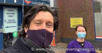 Vernon Kay spends day volunteering at new vaccination site in Bolton - Manchester Evening News