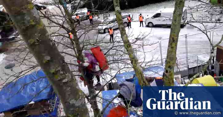 Activists occupy second London tunnel in protest at tree-felling plans