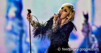 Super Bowl 2021 pre-show: Watch Miley Cyrus bring Joan Jett and Billy Idol onstage     - CNET