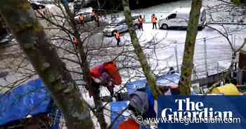 Bailiffs find tunnels at Highbury Corner as tree protector activists are evicted – video