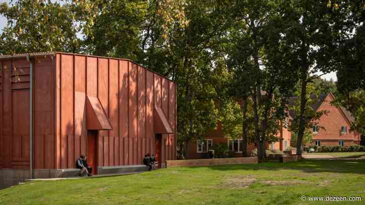 Jonathan Tuckey Design creates red-cement-clad theatre at Berkshire school