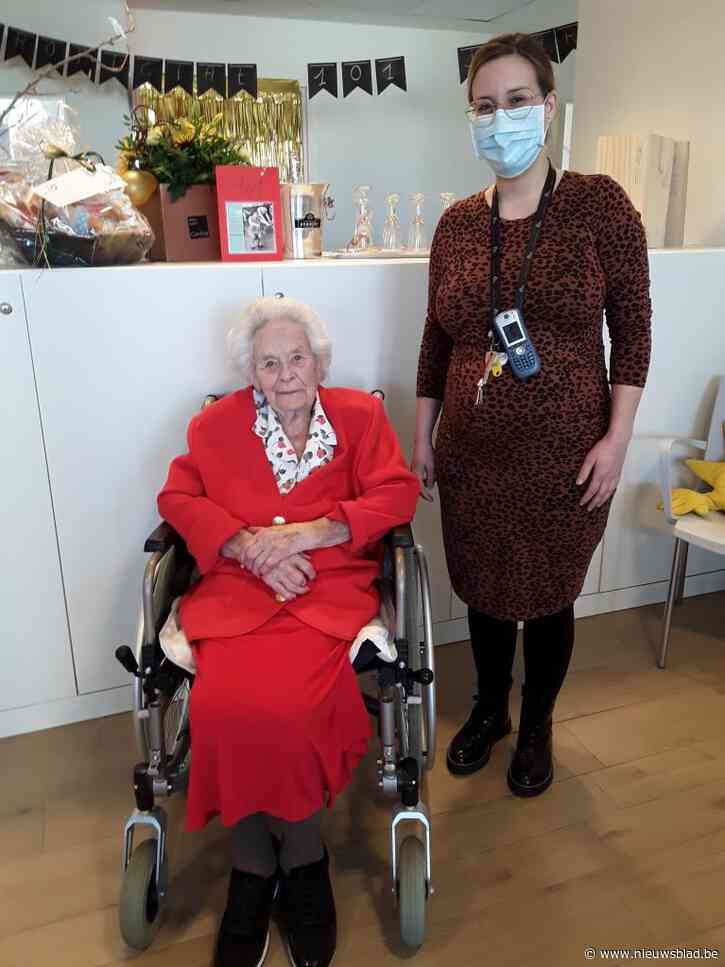 Marie-José blaast 101 kaarsjes uit: “Goed eten en drinken, dat is mijn geheim”<BR />