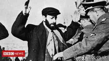 Polish court tells two Holocaust historians to apologise