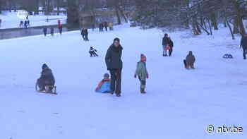 Sneeuwpret in park Sorghvliet in Hoboken - ATV