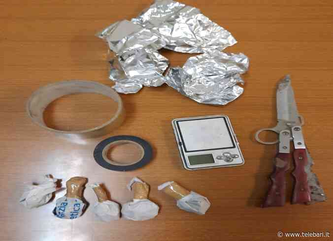 Putignano, nel giubbotto nasconde 26 grammi di eroina: arrestato 36enne - Telebari srl