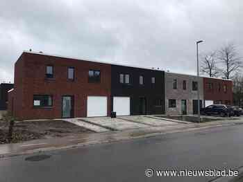 Tien sociale woningen op plaats van Bellekerkje