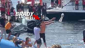 Tom Brady Tosses Lombardi Trophy Off Boat At Super Bowl Parade, It's Caught!